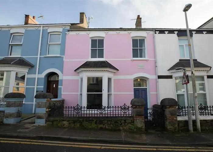 Superbly Located Tenby Cottage
